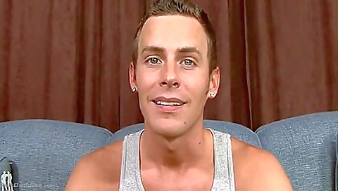 Sexy brunette slut gets creampie