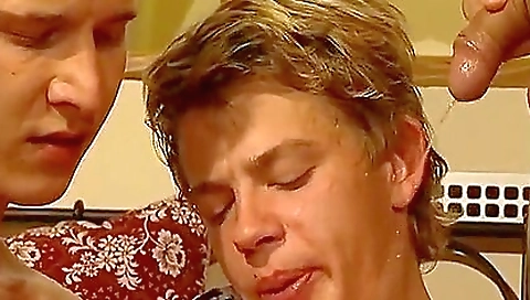 Hot twerkani, isa in new year video