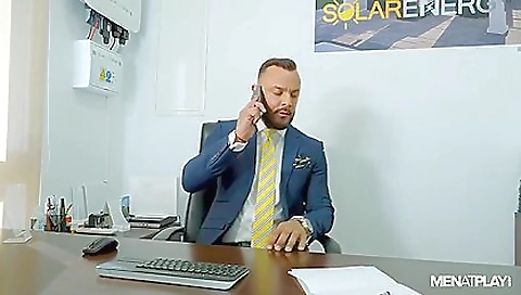 Mature woman has her pussy