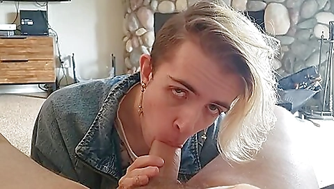 Hawt black chick with toys