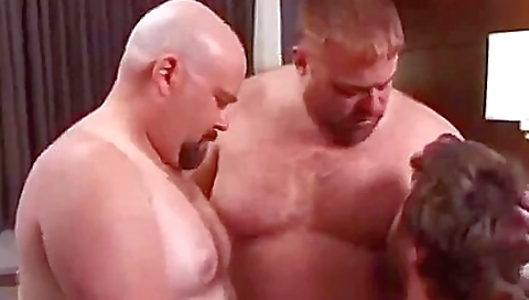 Two horny chicks get off on the beach