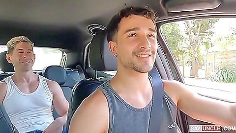 Hawt couple fuck in the kitchen