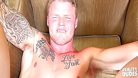 Showereiaky fuck with a chick